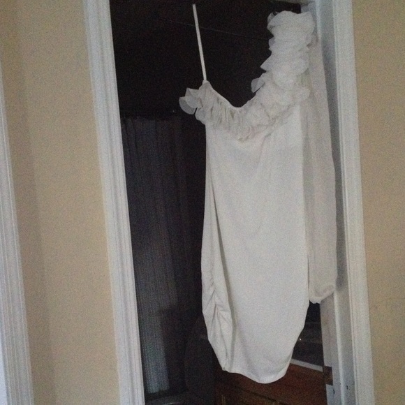 Beautiful one shoulder Arden B dress