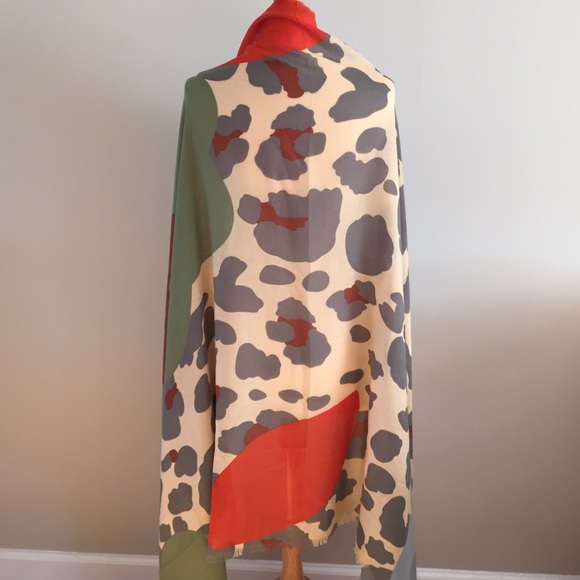 💞HOST PICK💞  ONE LEFT  Graphic Floral Scarf - Picture 3 of 4