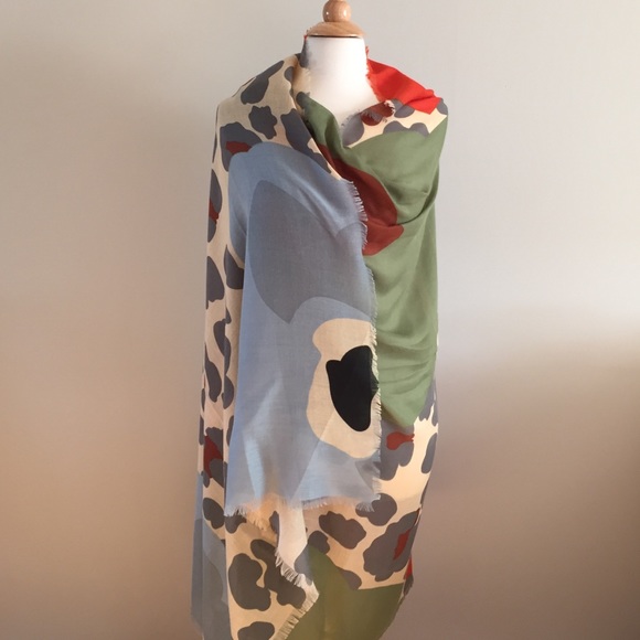 💞HOST PICK💞  ONE LEFT  Graphic Floral Scarf - Picture 4 of 4