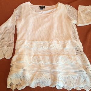 Peck & Peck stretch top w/lace at hemline/sleeve