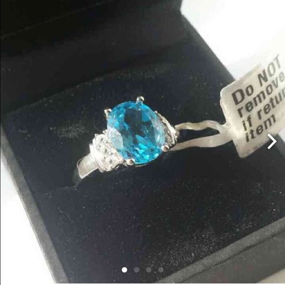 14k blue & white topaz W. Gold ring