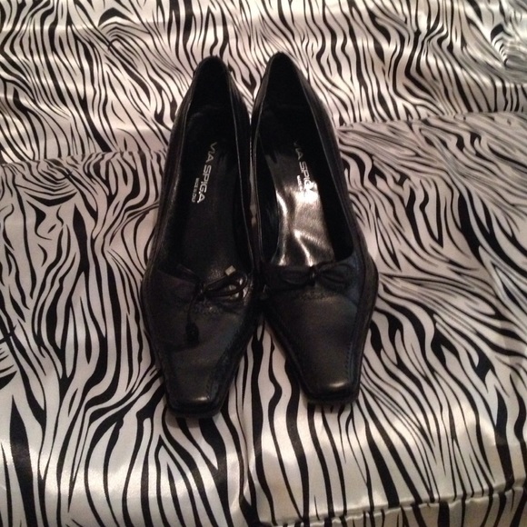 Via spiga black leather heels