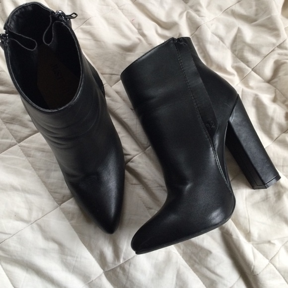 JustFab Shoes - NWOB Just Fab Pointed Toe Ankle Boots