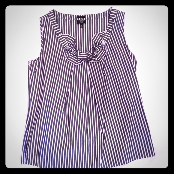 Black and white sleeveless top with Ruffles size S