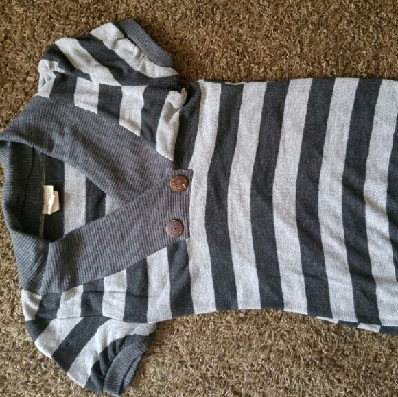 Short sleeve sweater top