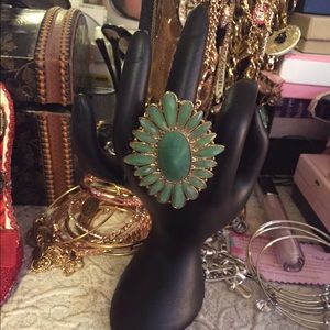 OVERSIZED GREEN STONE RING