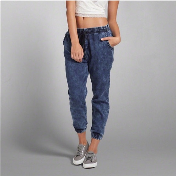 🚫SOLD ON MERC 💋A&F WOMEN JOGGERS