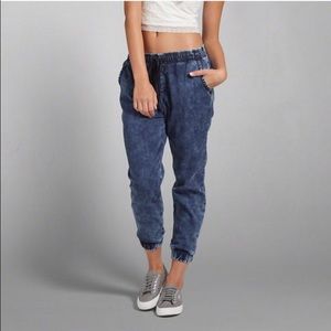 🚫SOLD ON MERC 💋A&F WOMEN JOGGERS