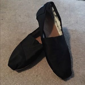 black toms