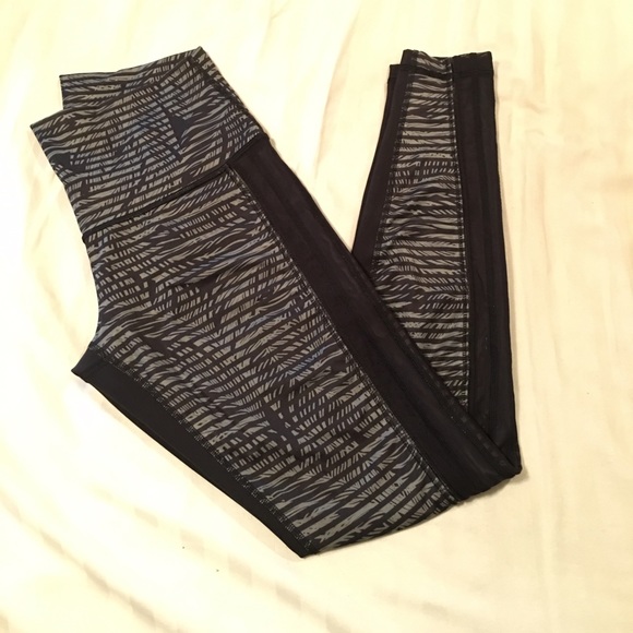 SOLD Lululemon Wunder Under Pant *Lux Limited - Picture 2 of 4