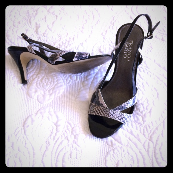 💕💕FREE WITH ANY PURCHASE💕💕black &snake sandals