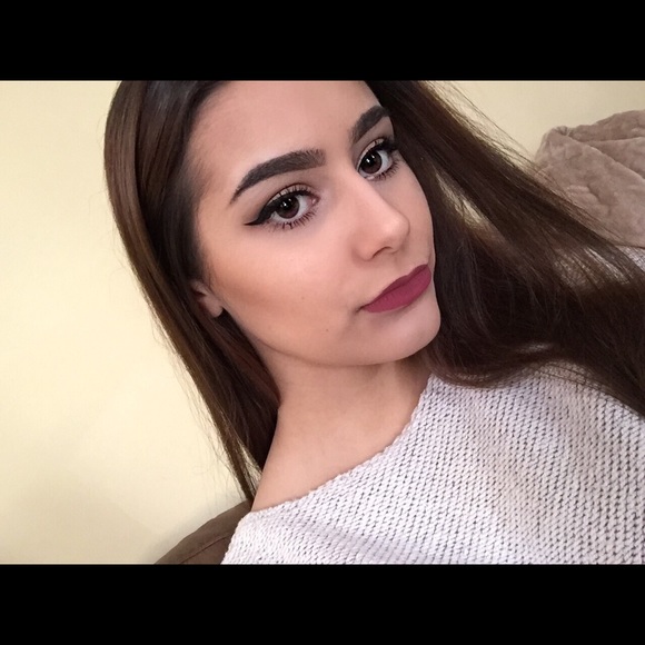 Meet your Posher, Mia