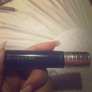 Givenchy waterproof black mascara