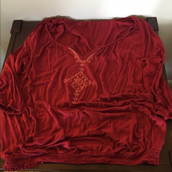 Red bohemian shirt. 3/4 sleeves