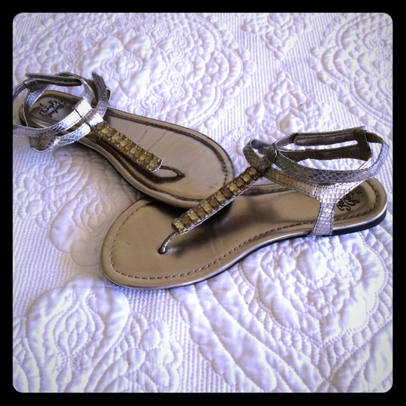 💕💕FREE WOTH ANY PURCHASE💕💕Gold leather sandals