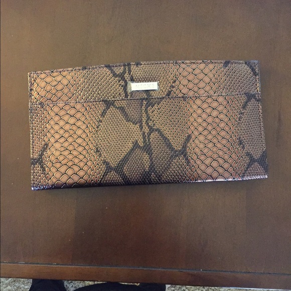 Snake skin clutch