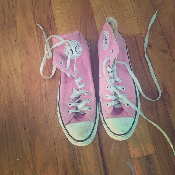 Pink chuck Taylor converse high tops