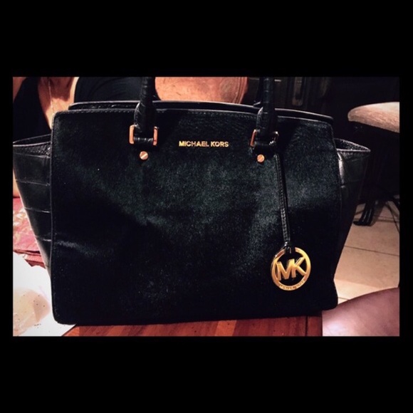 Black Selma MIchael Kors handbag
