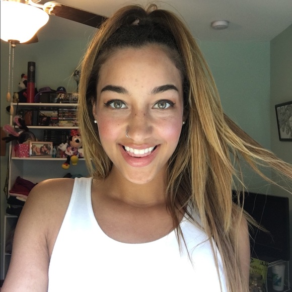 Meet your Posher, Elissa - Picture 1 of 1