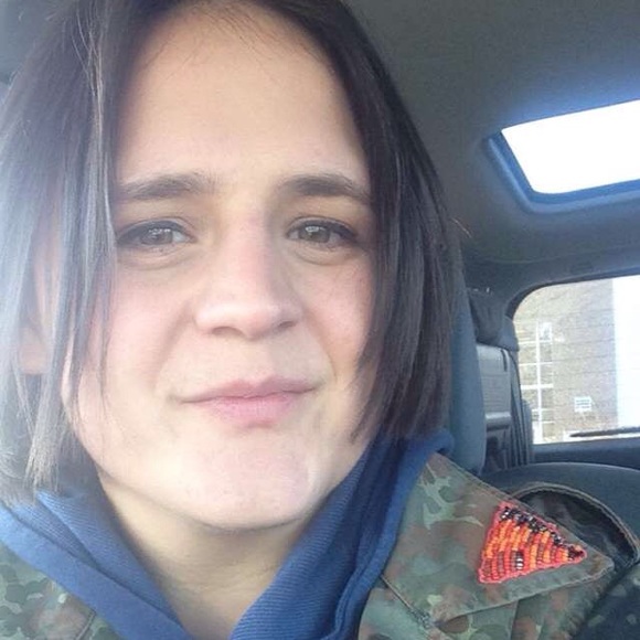 Meet your Posher, Carly - Picture 3 of 3