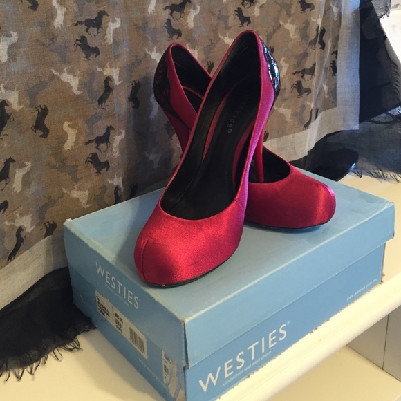 High hills color fuchsia fabric Westies Nine West