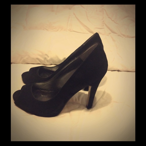 Nine West suede peep toe heels sz 6