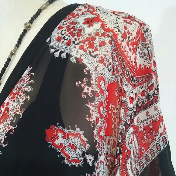 A Damn Fine Little Blouse - Picture 3 of 4