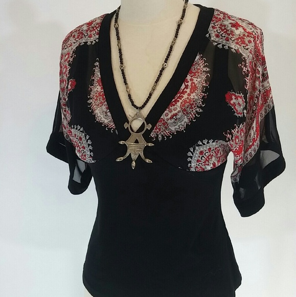 A Damn Fine Little Blouse - Picture 4 of 4