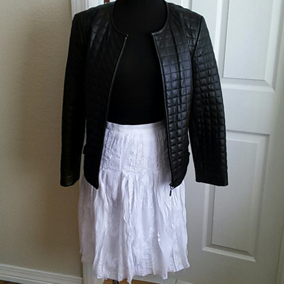 Bebe pleated lace skirt