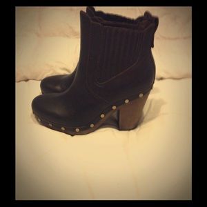 Ugg short leather boots sz 7