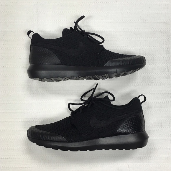 le scarpe nike roshe uno flyknit se poshmark nero le scarpe nike roshe uno flyknit se poshmark nero