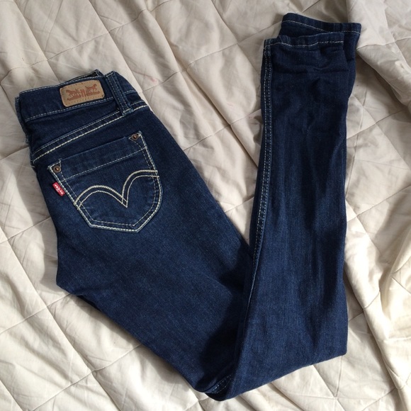 NWOT Levi's 524 Too Super Low