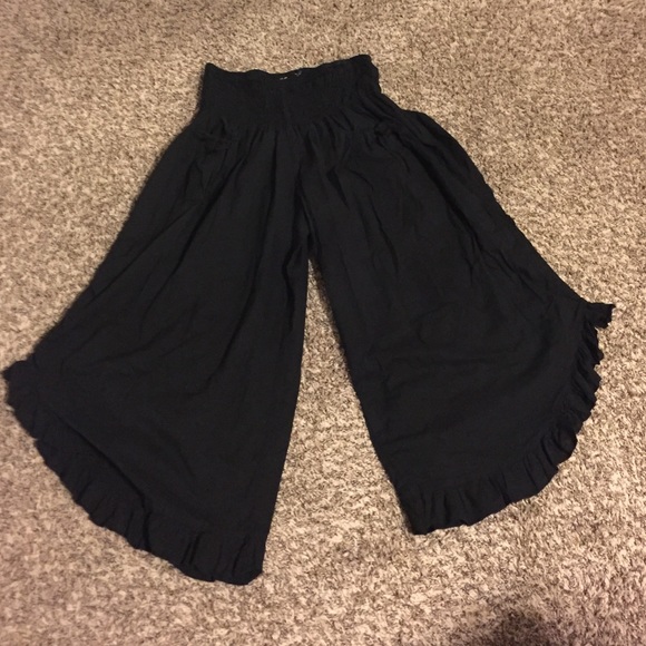 Cute smocked waist gaucho/Capri