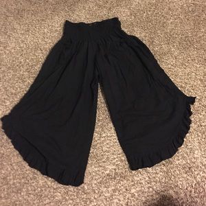 Cute smocked waist gaucho/Capri