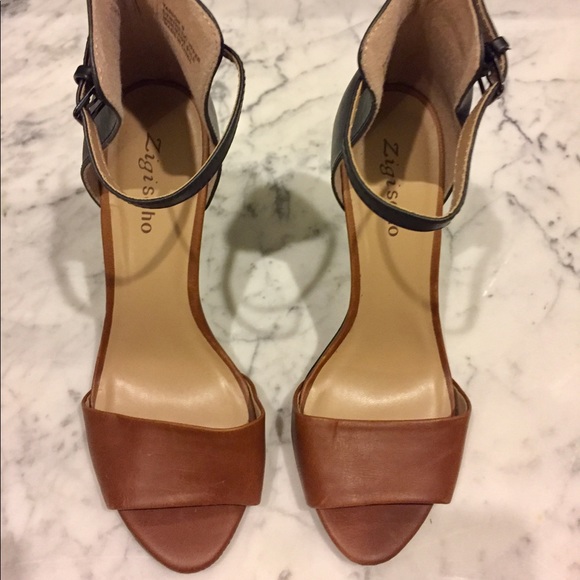 HOST PICK!!! Zigi Soho Black & Brown Tarion Heel - Picture 3 of 4