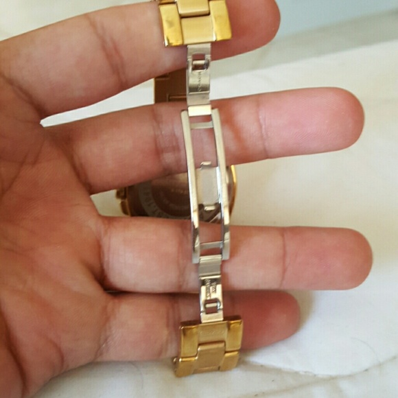 Coach - Picture 3 of 4