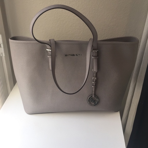 100% authentic Michael Kors tote jet set bag