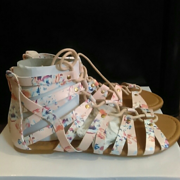 New ladies floral flats. - Picture 2 of 3