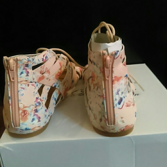 New ladies floral flats. - Picture 3 of 3