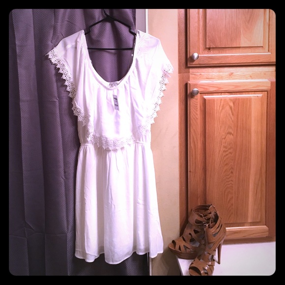 Beautiful white dress!!