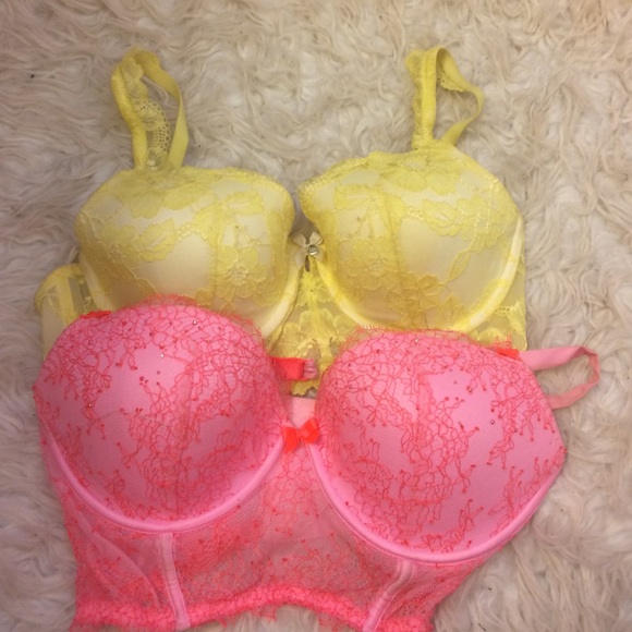 2 Victoria's Secret bras 36d & 36dd