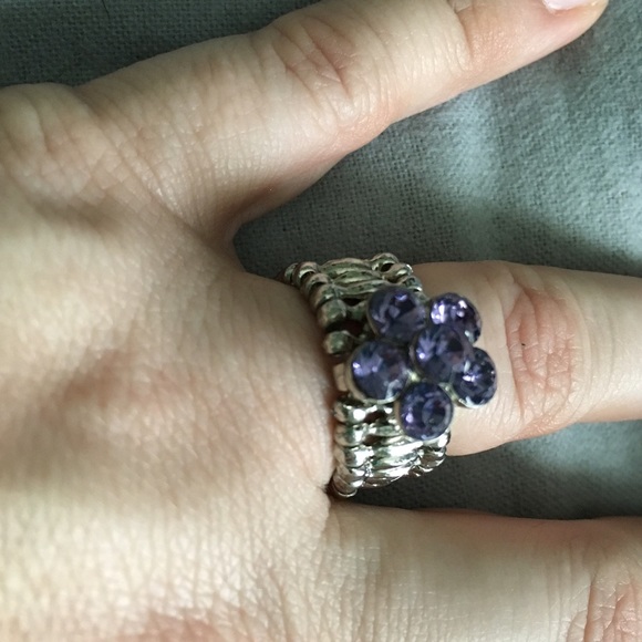 Stretch purple flower ring
