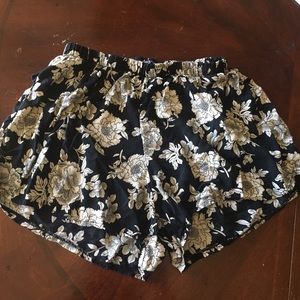 Brandy Melville Black and Cream Floral Shorts