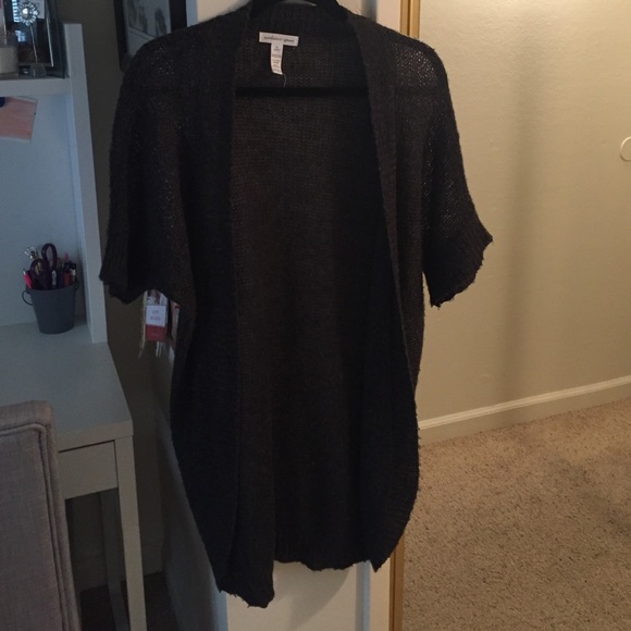 Short sleeve sweater