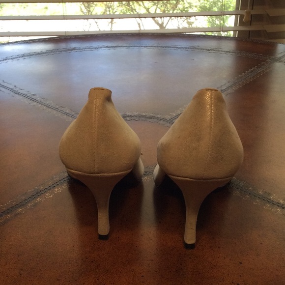BCBG peep Toe Pumps - Picture 2 of 3