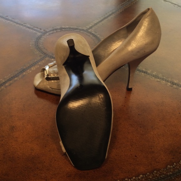 BCBG peep Toe Pumps - Picture 3 of 3