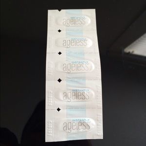 Instantly ageless cream sample