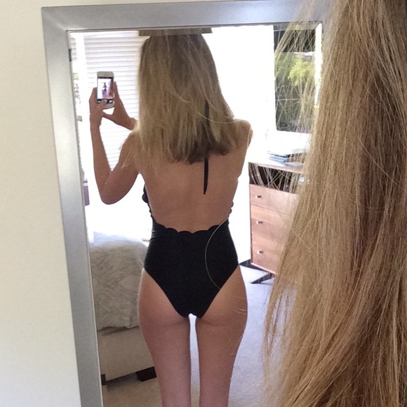 📍SOLD📍NWT Black Vanilla Beach Suit - M - Picture 2 of 3