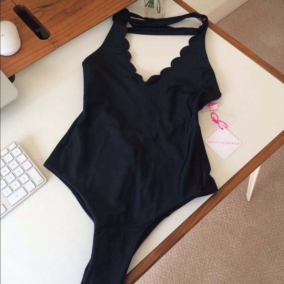 📍SOLD📍NWT Black Vanilla Beach Suit - M - Picture 3 of 3