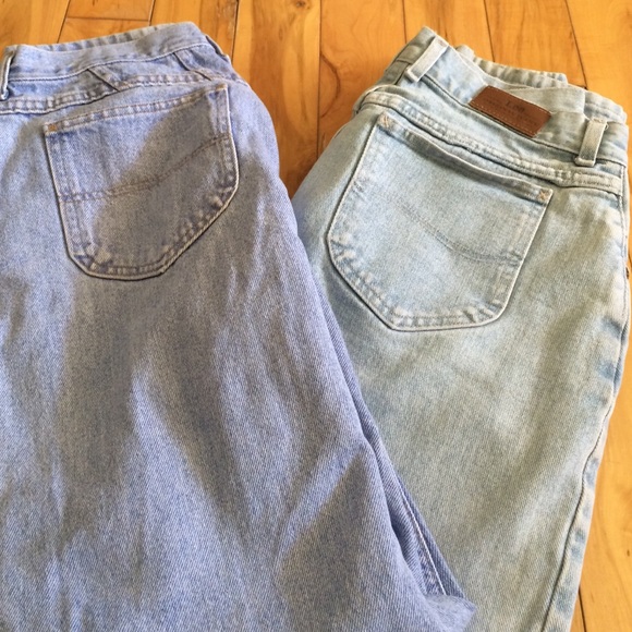 2 pairs of light and dark jeans